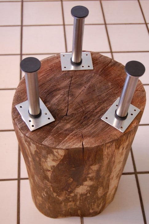 Placing legs on stump table.