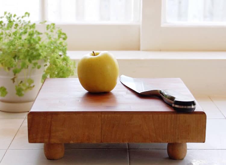 How to clean a wood cutting board