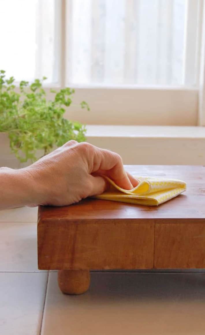 How To Clean A Wooden Cutting Board