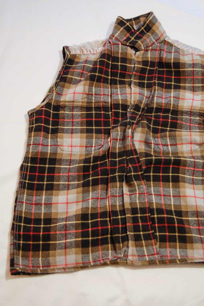 Flannel shirt with the sleeves cut off turned inside out.