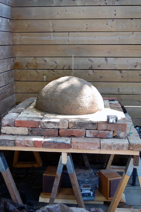 How to build a simple DIY wood-fired oven