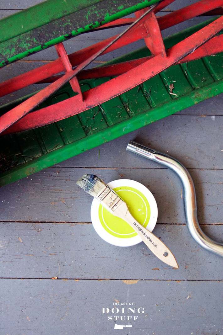 How to sharpen your push mower's blades. Dull push mower blades with paste, brush and turning handle.