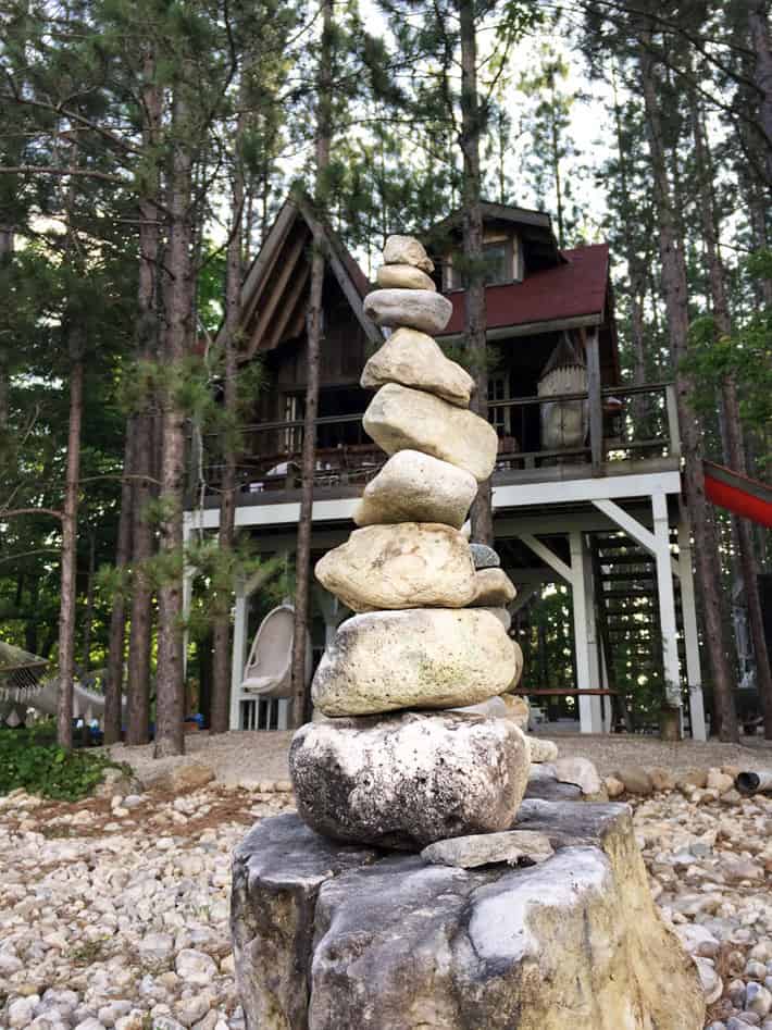 lynne knowlton treehouse retreat stacking rocks