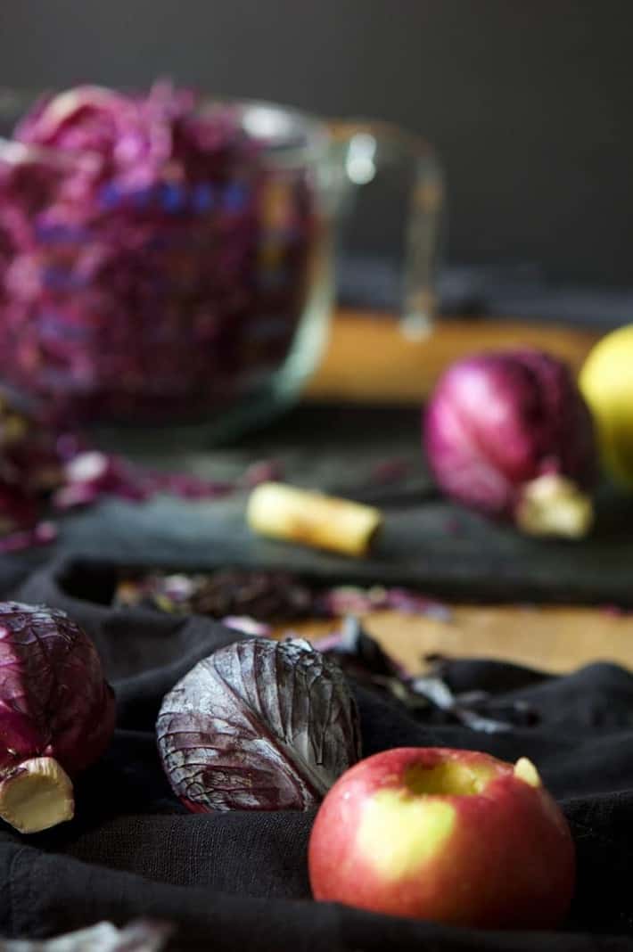 red cabbage and apples