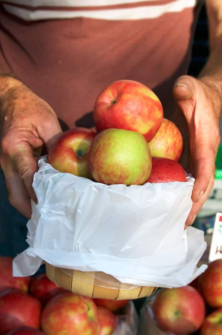 market apples