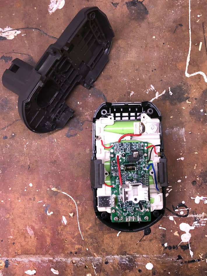 How to fix a new 18V battery that won't recharge. Top removed from Ryobi Lithium Ion battery.