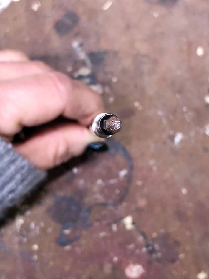 How to fix a new 18V battery that won't recharge. Tip of star shaped screwdriver.