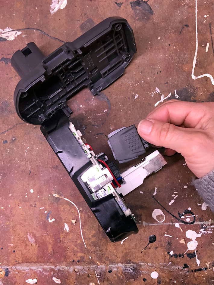 How to fix a new 18V battery that won't recharge. Disassembling 18 volt lithium ion battery.