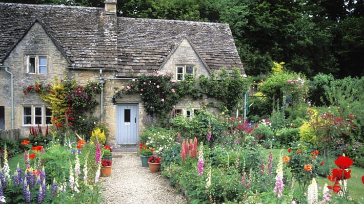 Why an English Cottage Garden Might Be the Secret to Better Curb