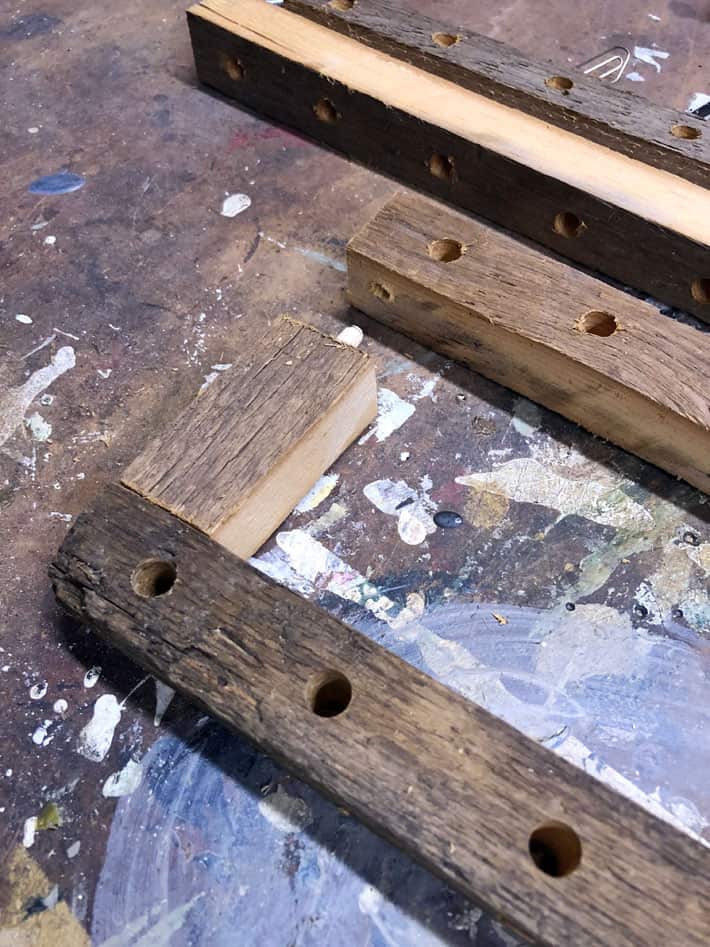 Make a wood plate rack. A fast, easy, useful DIY. Assembling ends and rails of plate rack.
