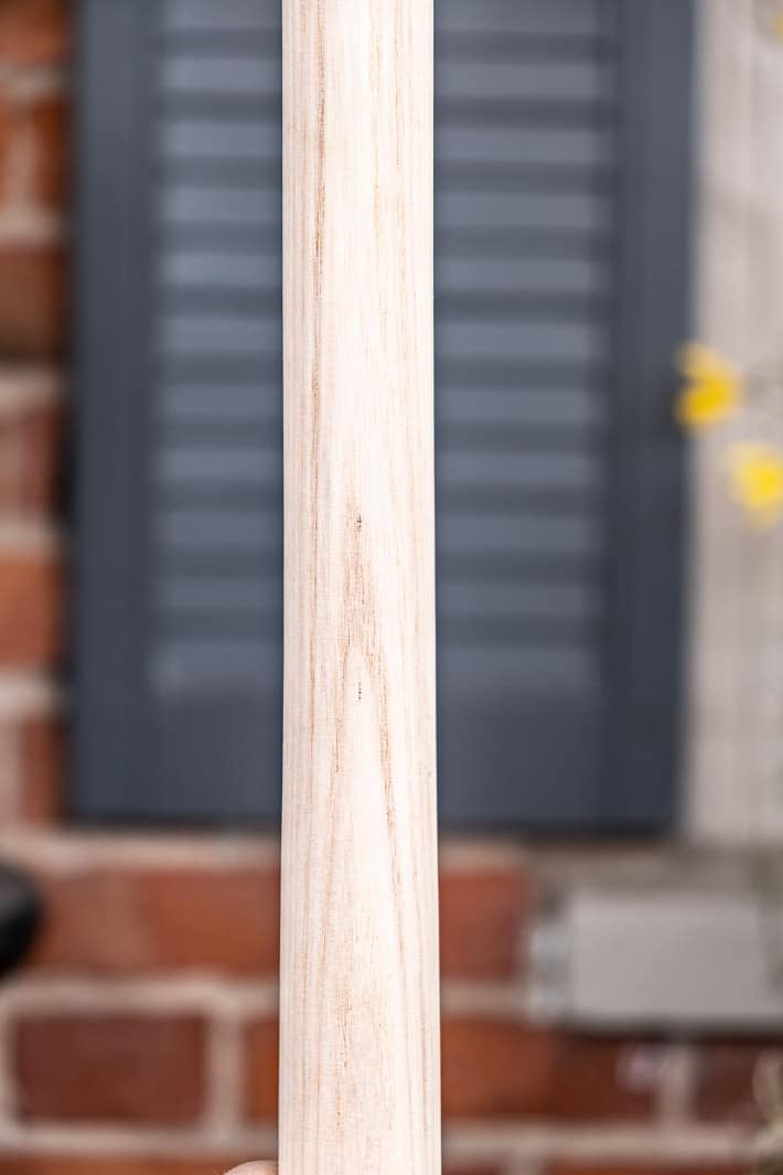 Close up view of the face grain on shovel handle.