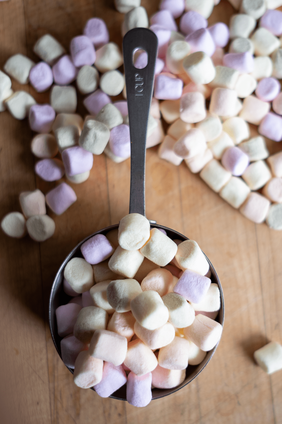 Colourful mini marshmallows in a measuring cup.