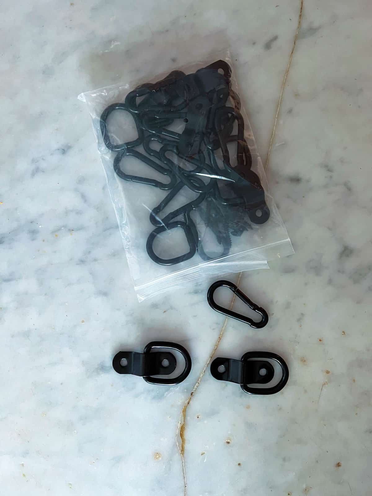 Plastic bag of D-rings.